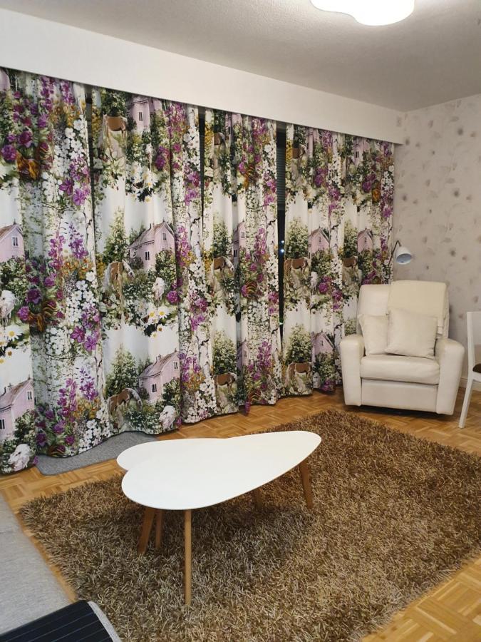 Kaunis Valoisa 3 Krs Pikkukaksio Vantaa Koivukylae Lägenhet Exteriör bild